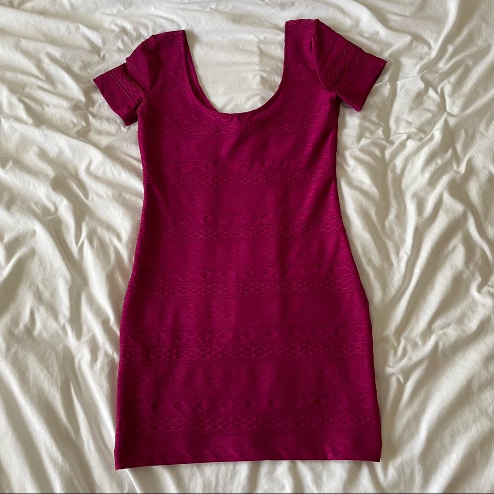 SOLD- Forever 21 NWOT Magenta Bodycon Dress With Textured Pattern Women Medium